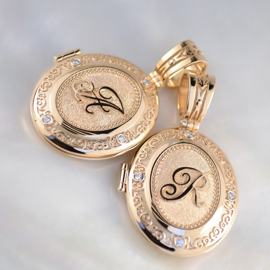 Парные именные медальоны на заказ из красного золота с бриллиантами и гравировкой (Вес: 35 гр.)