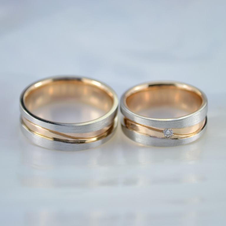 Эксклюзивное двухсплавное обручальное кольцо с шероховатой фактурой и бриллиантами (Вес пары: 16 гр.)