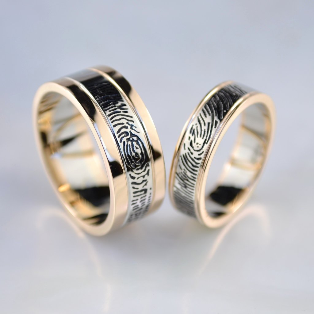 Обручальные кольца из двух видов золота с отпечатками пальцев и эмалью (Вес пары:14 гр.)