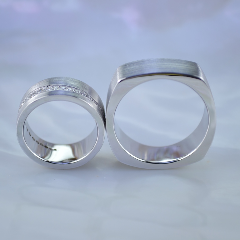 Обручальные кольца женское с бриллиантами и мужское квадратного сечения (Вес пары: 28 гр.)