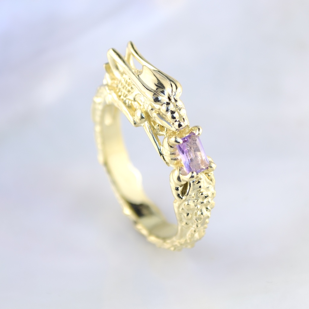 Мужское кольцо из жёлтого золота с драконом и аметистом на заказ (Вес: 16 гр.)