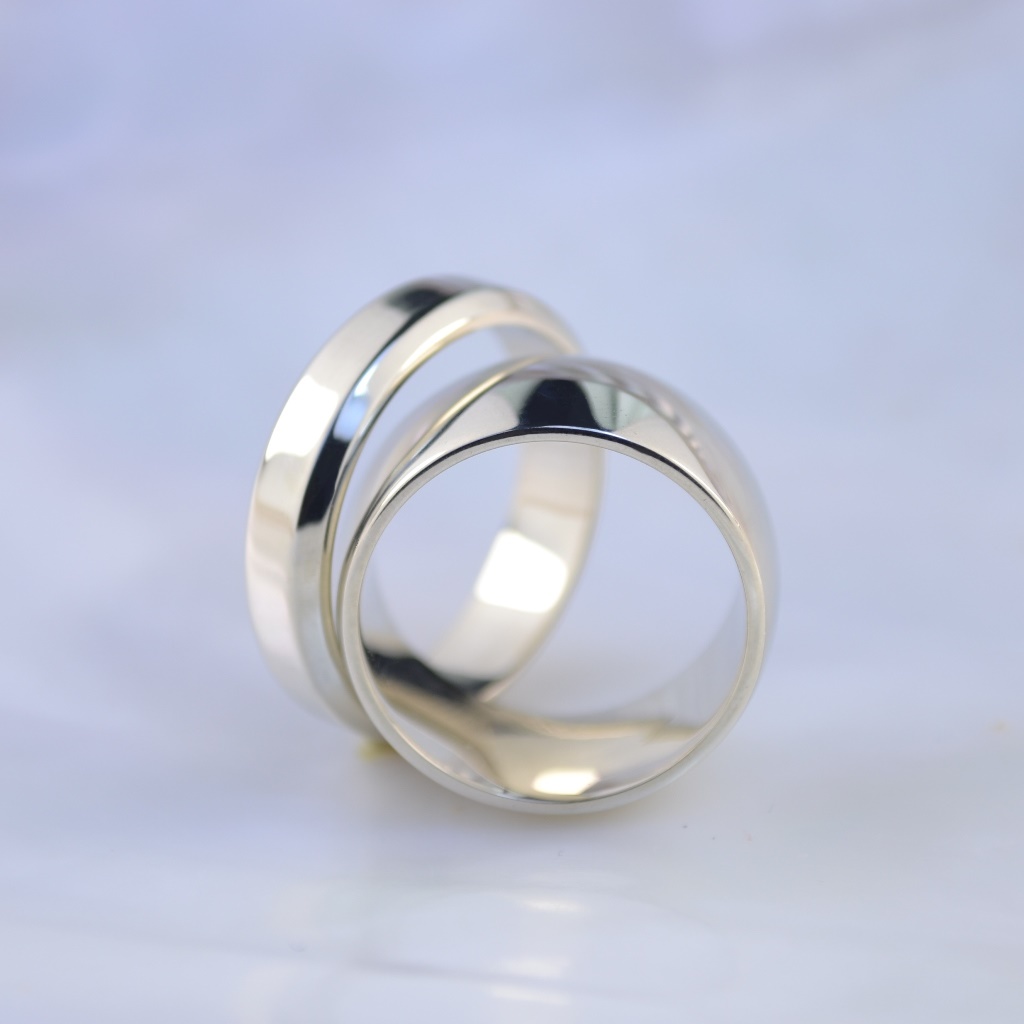 Классические обручальные кольца - женское широкое и мужское с фаской (Вес пары 16 гр.)