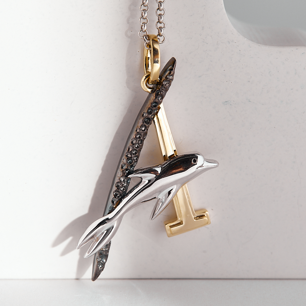 Именная кулон-подвеска с буквой А в виде дельфина из золота с чёрным бриллиантом (Вес: 10 гр.)