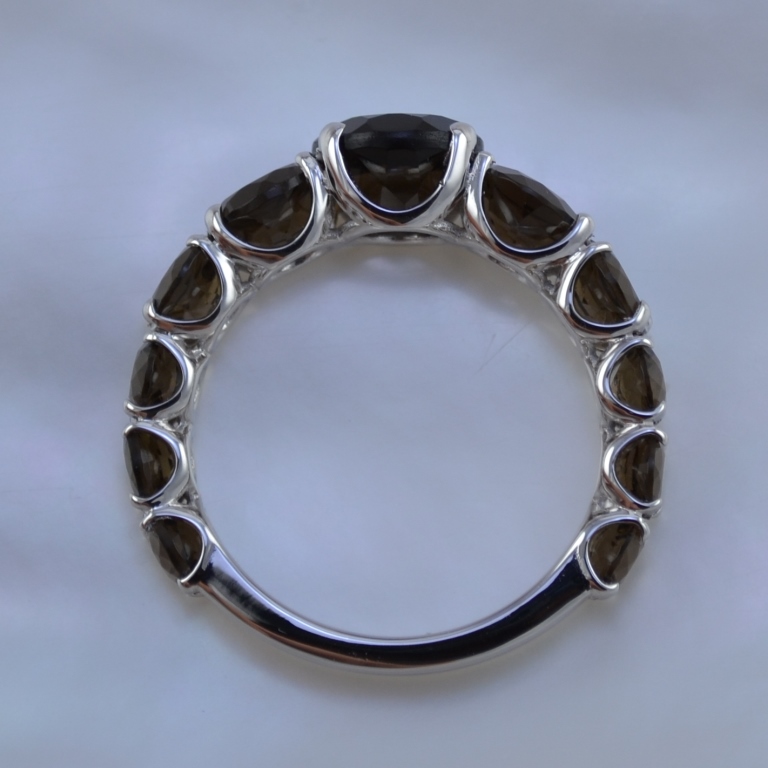 Кольцо белое золото с раухтопазами (Вес: 5 гр.)
