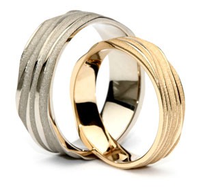 Необычные обручальные кольца с  фактурными волнами  на заказ (Вес пары: 12гр.)