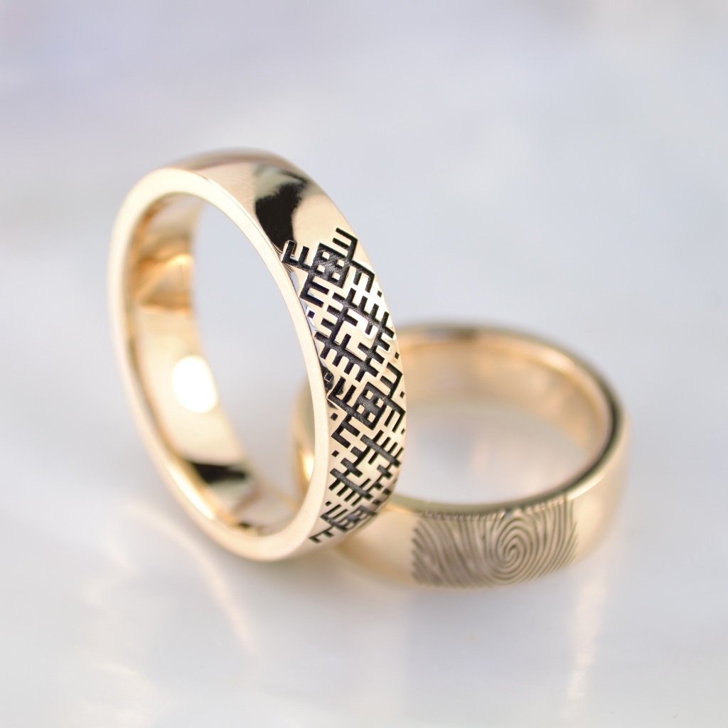 Обручальные кольца из красного золота со славянским узором и отпечатками (Вес пары 20 гр.)
