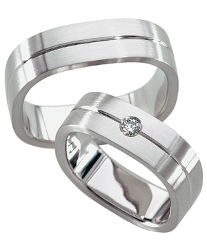 Обручальные кольца на заказ гладкие квадратного сечения  с бриллиантом из белого золота (Вес пары: 12 гр.)