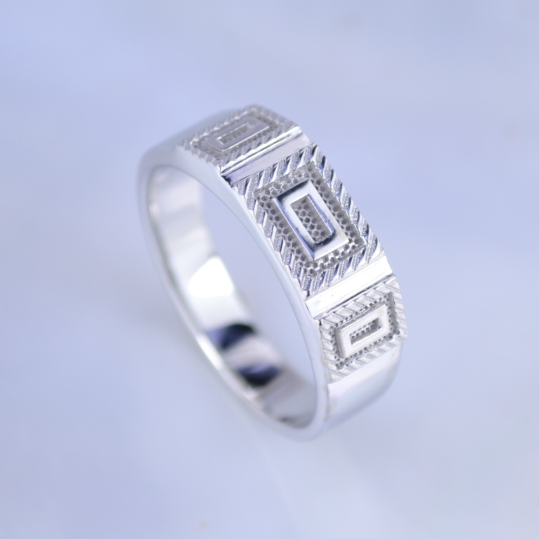 Мужское кольцо печатка с геометрическим орнаментом из белого золота (Вес: 6 гр.)
