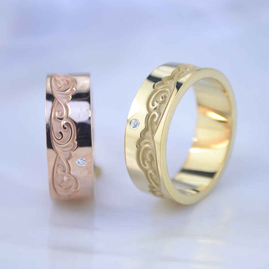 Обручальные кольца из жёлтого и красного золота с узором и бриллиантами (Вес пары 15 гр.)