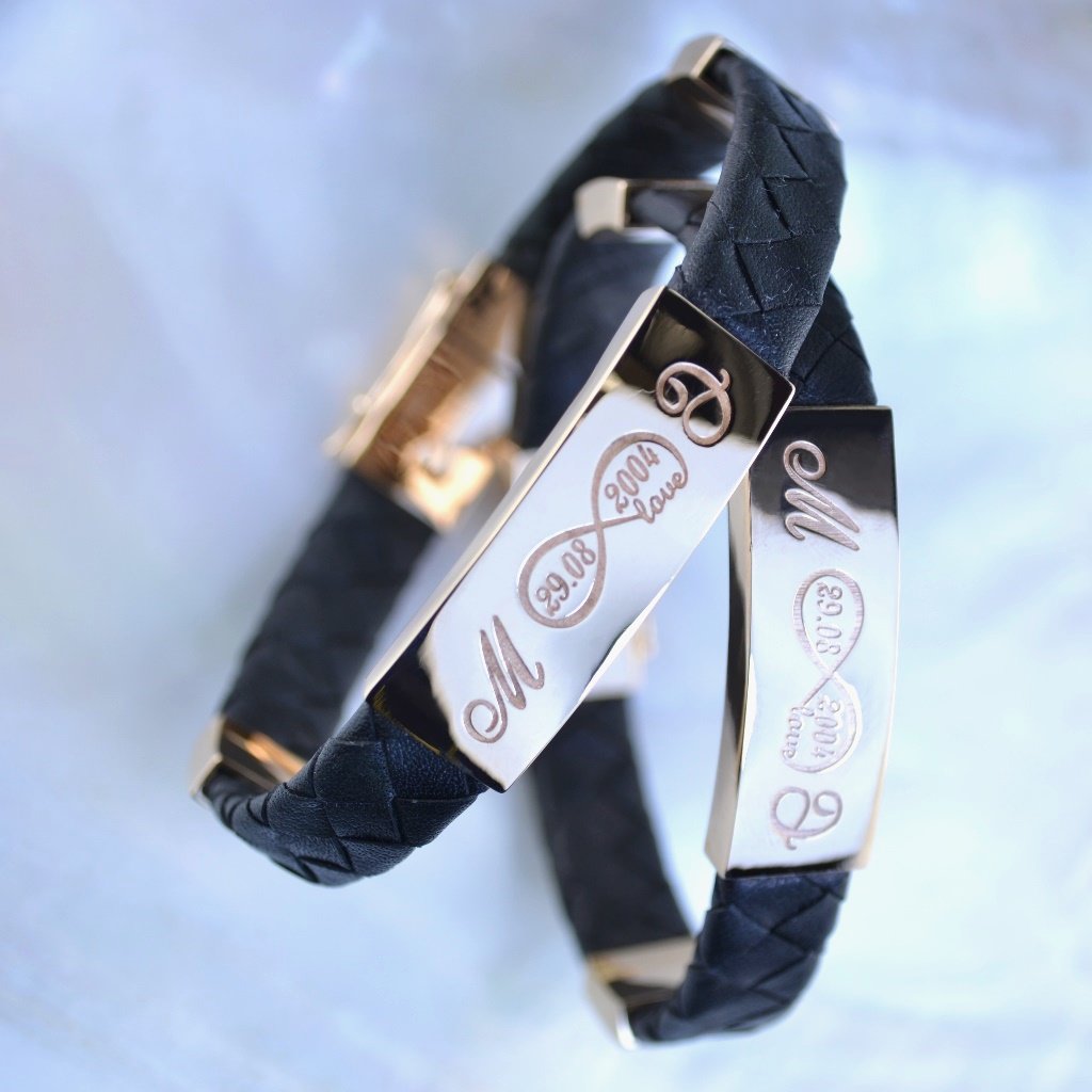 Парные кожаные браслеты с золотыми вставками и гравировкой на заказ (Вес: 46 гр.)