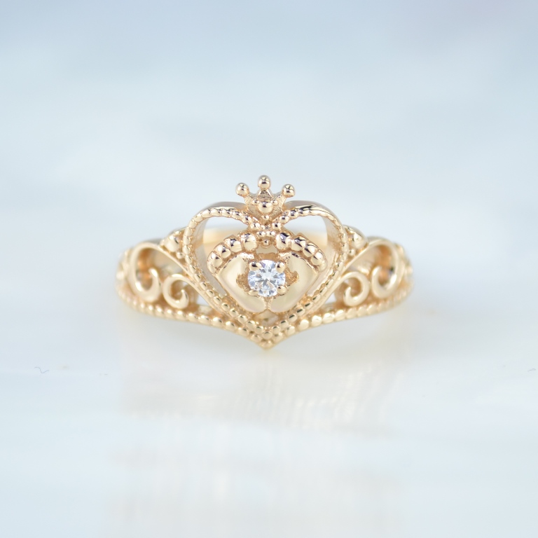 Кольцо ножками малыша и короной из красного золота с бриллиантом (Вес: 4 гр.)