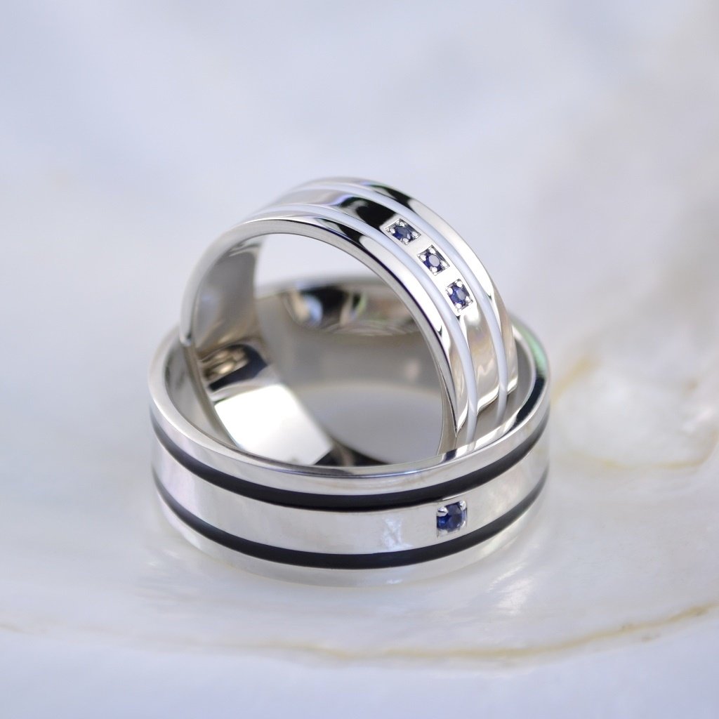 Обручальные кольца из белого золота с сапфирами и эмалью (Вес пары:14 гр.)