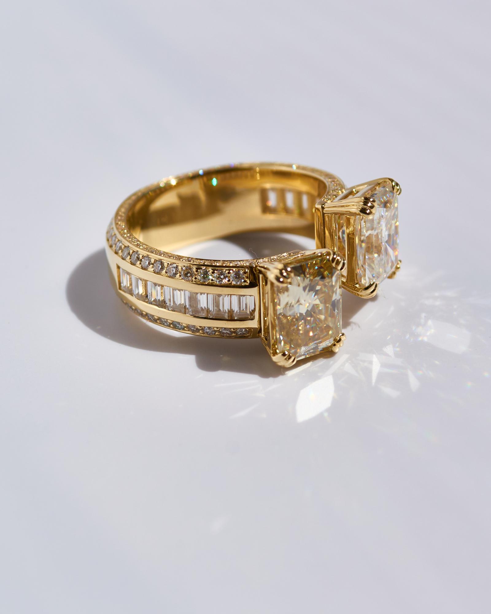 Безразмерное кольцо перстень из красного золота с муассанитами