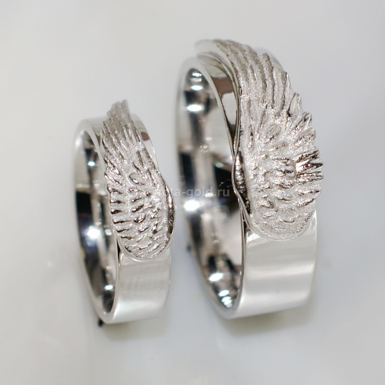 Ювелирная мастерская Nota-Gold изготовила на заказ парные обручальные кольца.