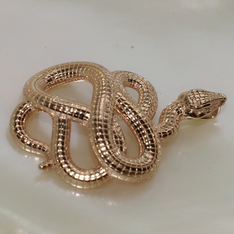 Ювелирная мастерская Nota-Gold изготовила на заказ золотую подвеску Змея