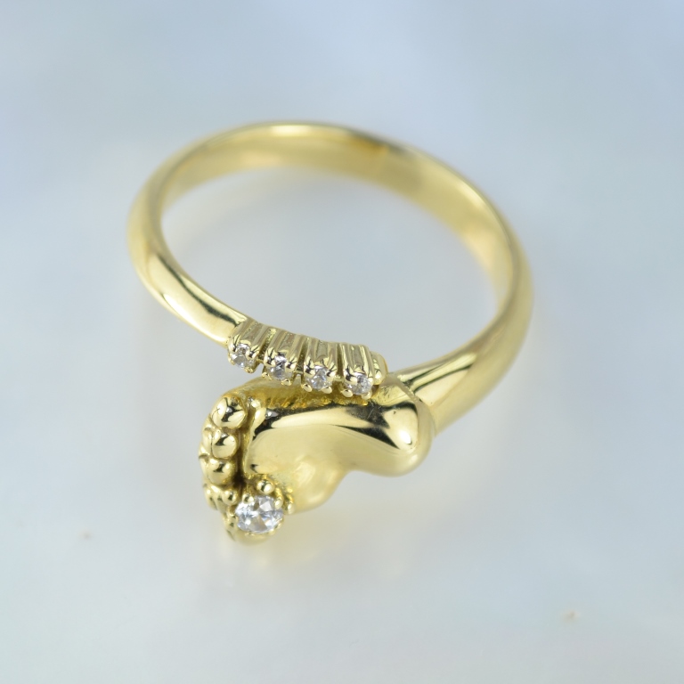 Кольцо пятка младенца из жёлтого золота с пятью фианитами (Вес: 6 гр.)