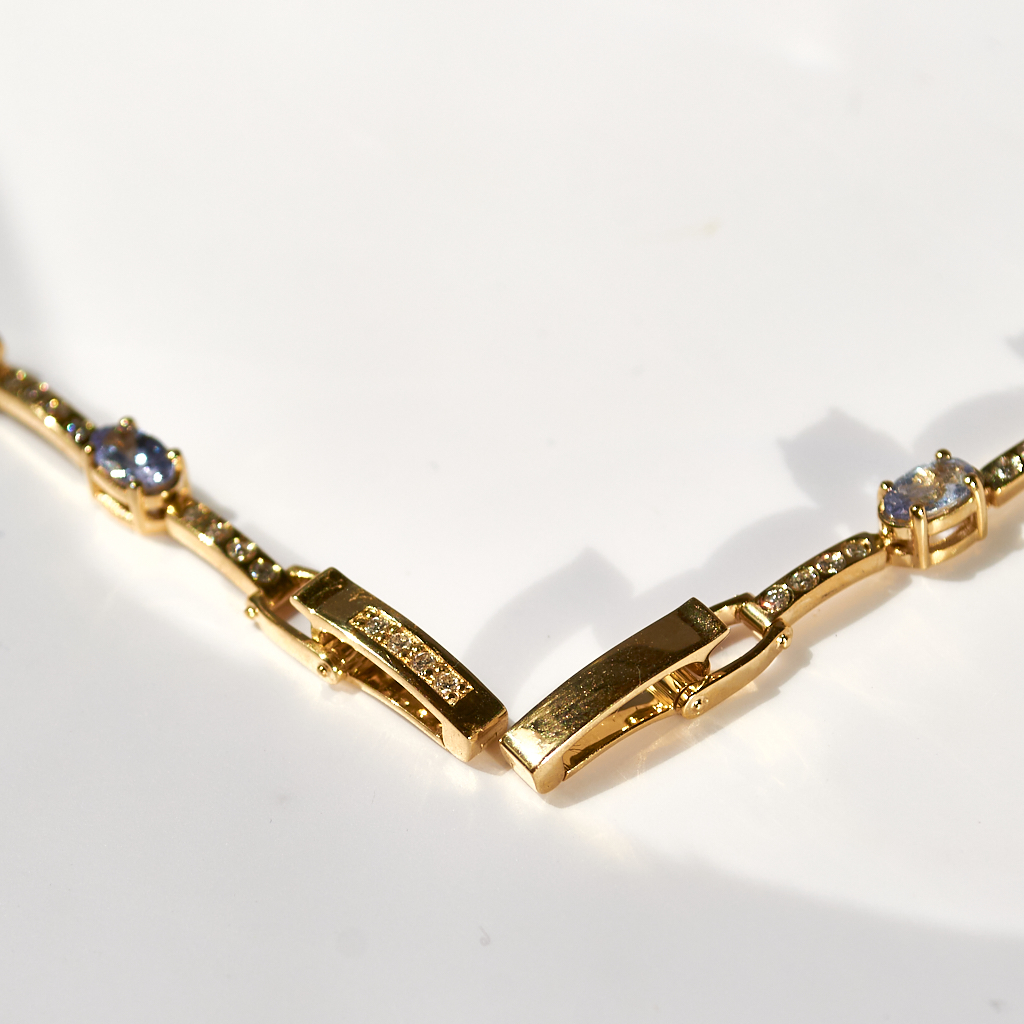 Золотые парные браслеты с сапфирами и бриллиантами (цена за грамм)