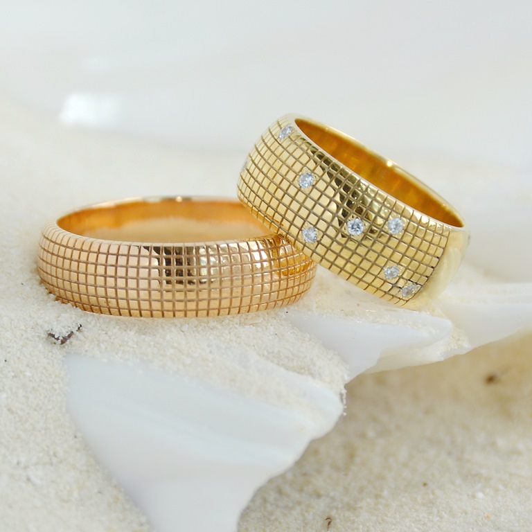 Текстурные парные обручальные кольца с бриллиантами на заказ (Вес пары: 15 гр.)