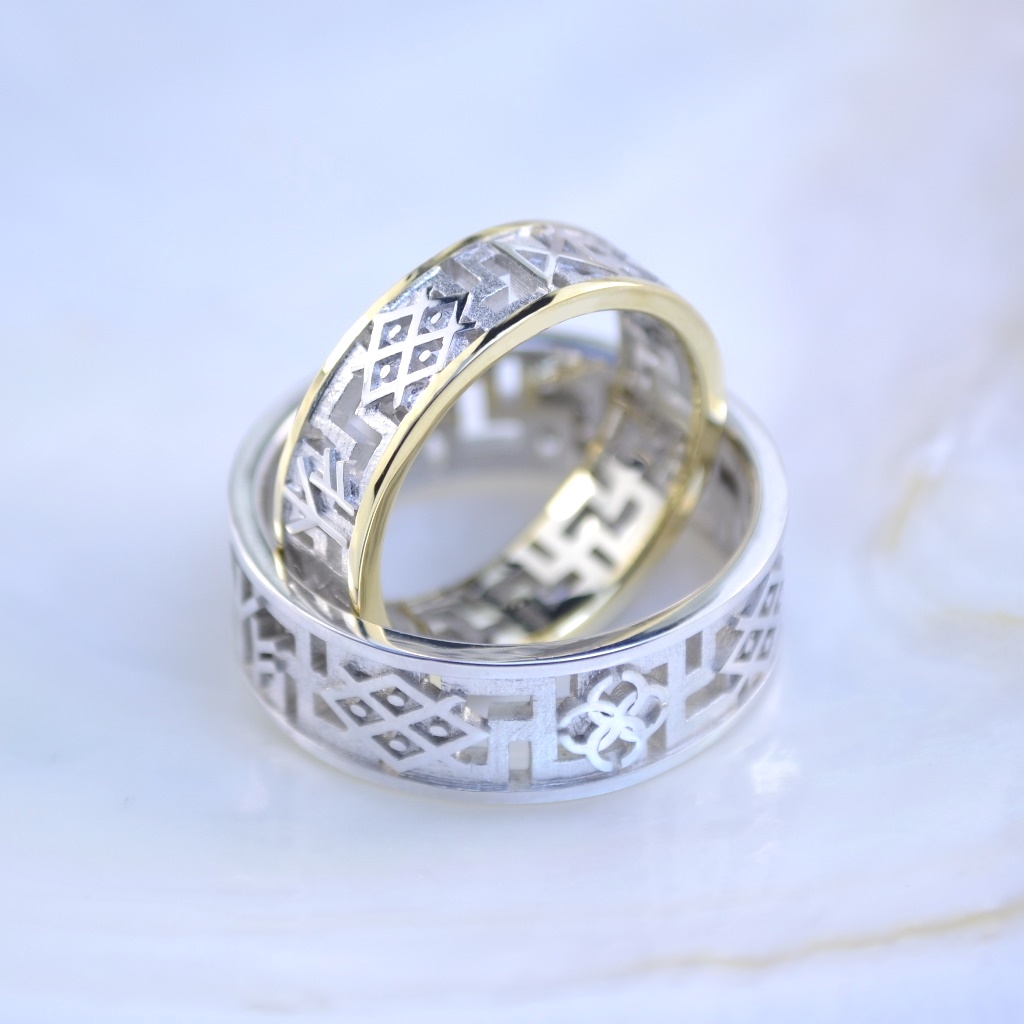 Обручальные кольца из жёлто-белого золота со славянскими символами (Вес пары 12,5 гр.)