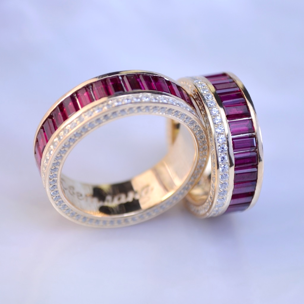 Обручальные кольца с бриллиантами, рубинами и гравировкой имён (Вес пары 19 гр.)