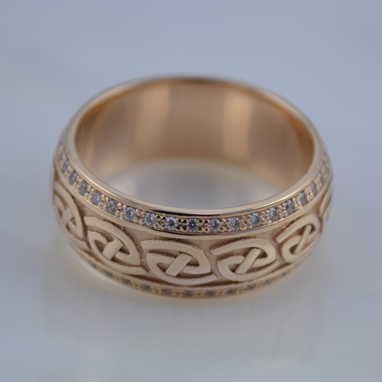 Кольцо с кельтским узором по диаметру и бриллиантами (Вес: 8,4 гр.)