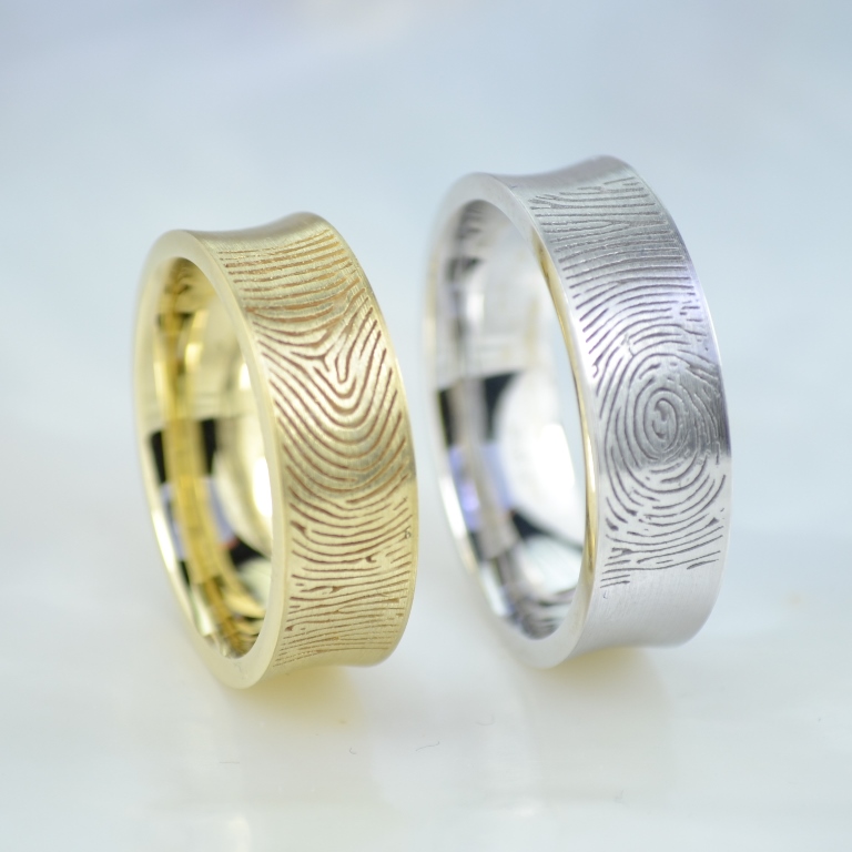 Обручальные кольца с отпечатками пальцев вогнутого профиля из белого и жёлтого золота (Вес пары: 17 гр.)