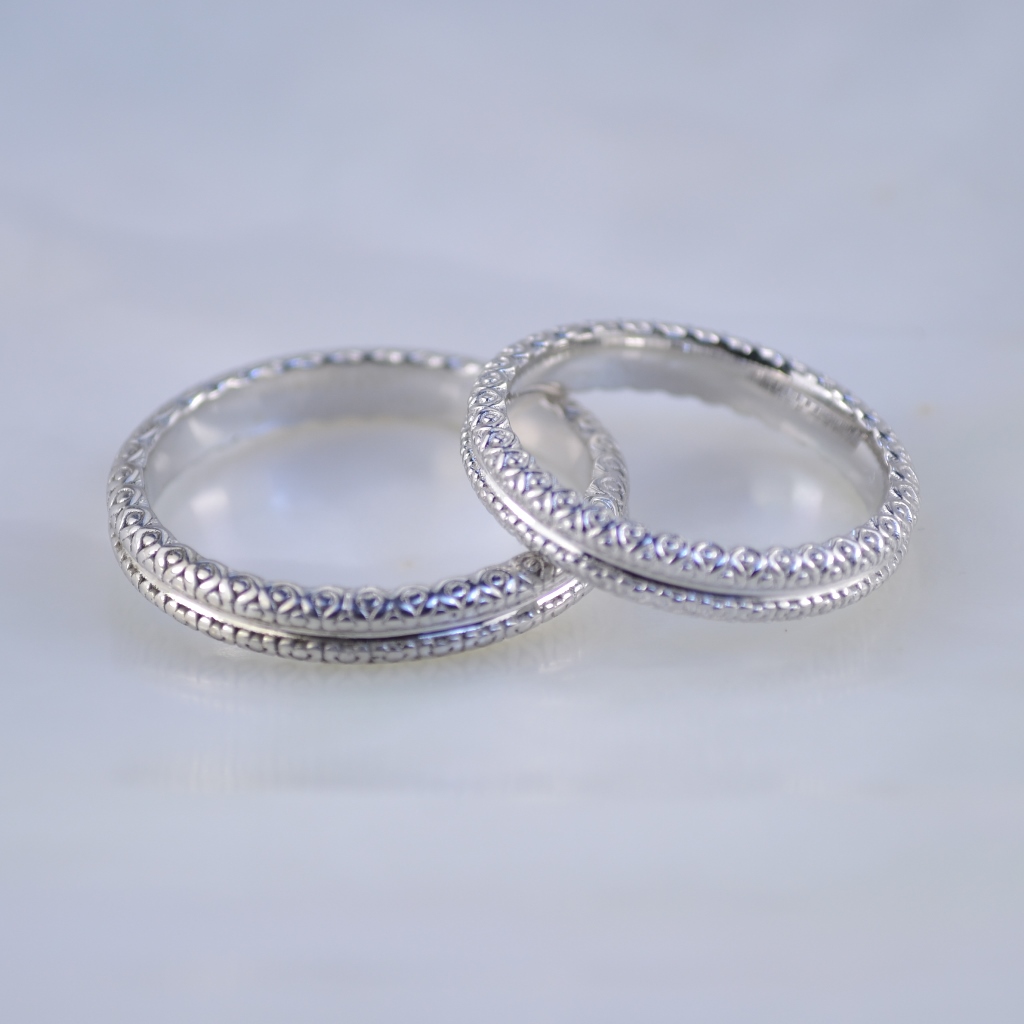 Тонкие обручальные кольца из белого золота с ажурными вставками (Вес пары:11 гр.)