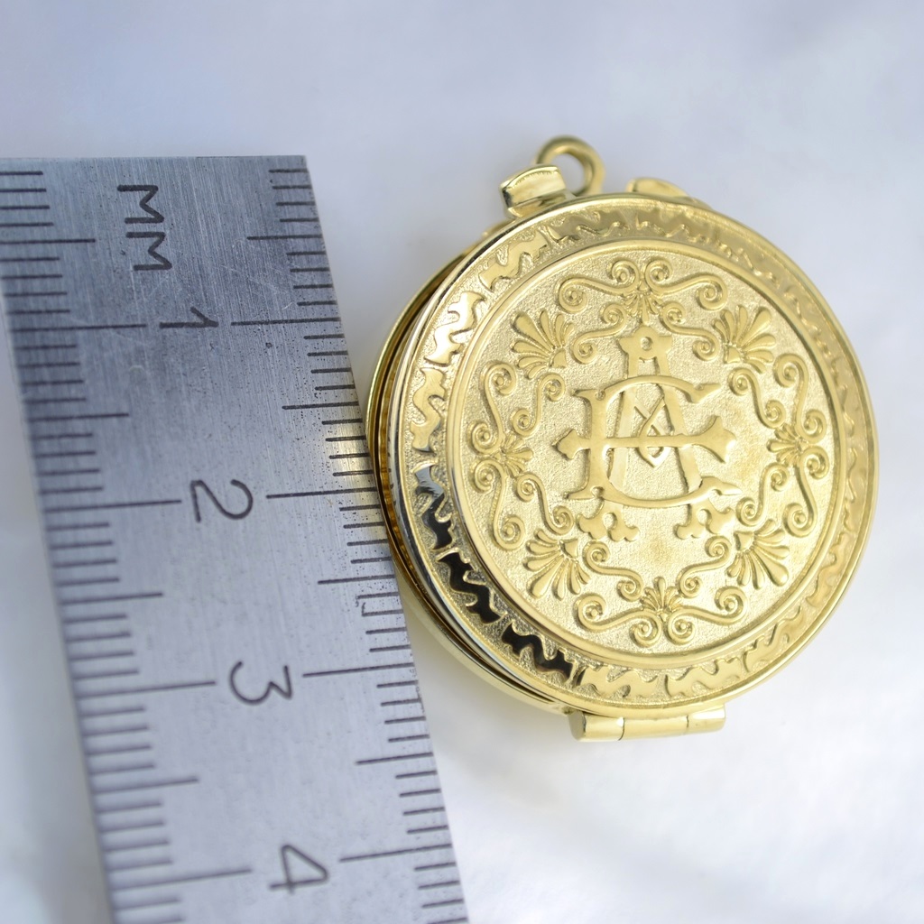 Золотой ажурный медальон с фотографиями и монограммой на заказ (Вес: 17 гр.)