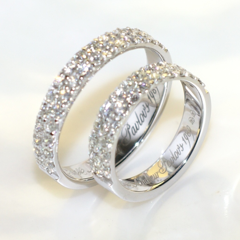 Парные обручальные кольца с бриллиантами и гравировкой (Вес пары: 11гр.)