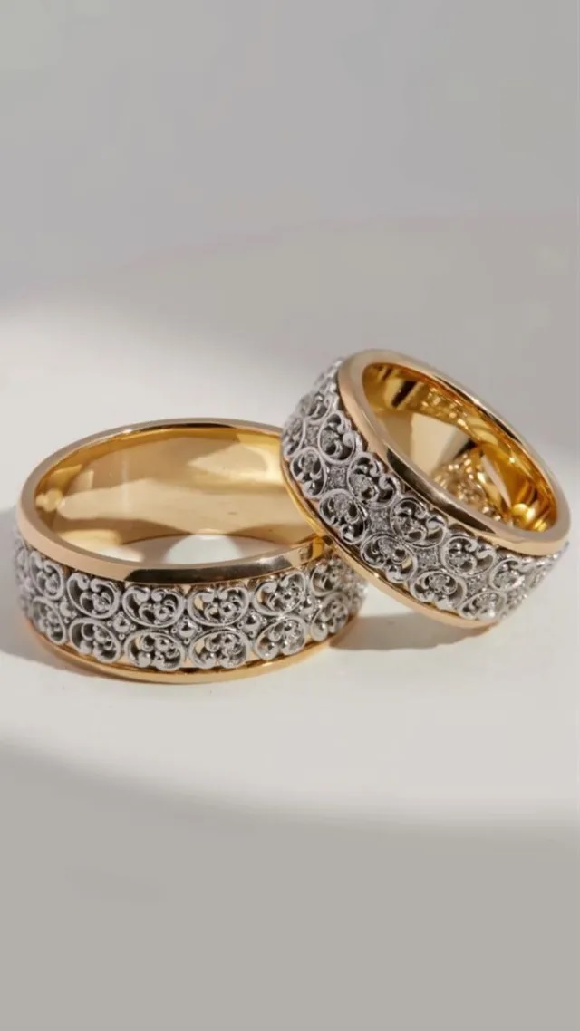 Двухцветные ажурные обручальные кольца с бриллиантами