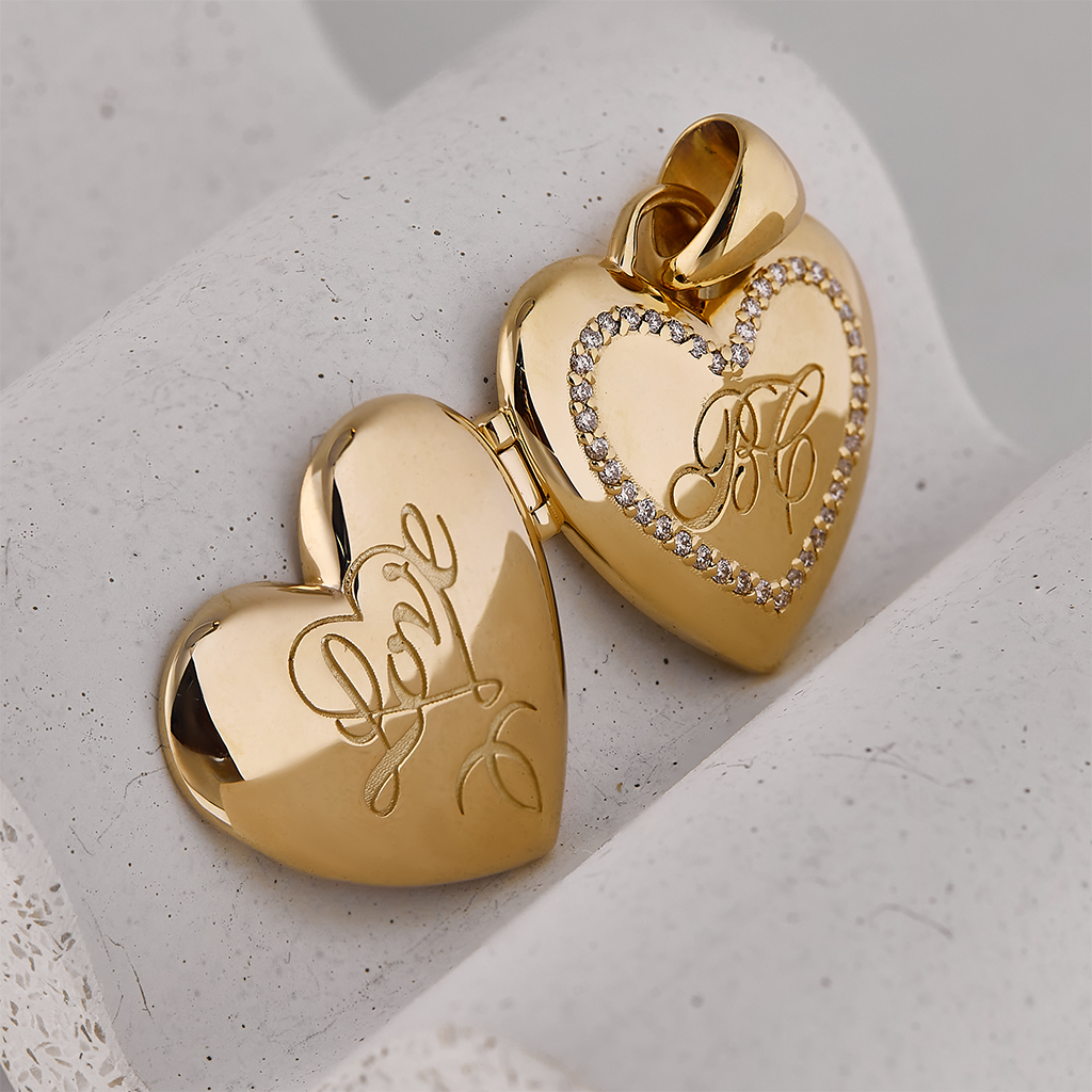 Медальон love в форме сердца под фото с бриллиантами и гравировкой инициалов (Вес: 17 гр.)