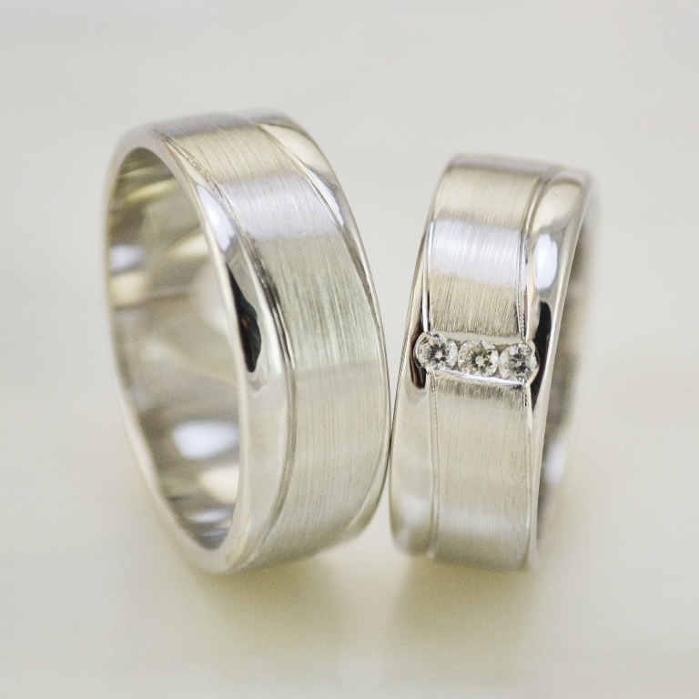 Изящные обручальные кольца из белого золота с бриллиантами (Вес пары: 13 гр.)