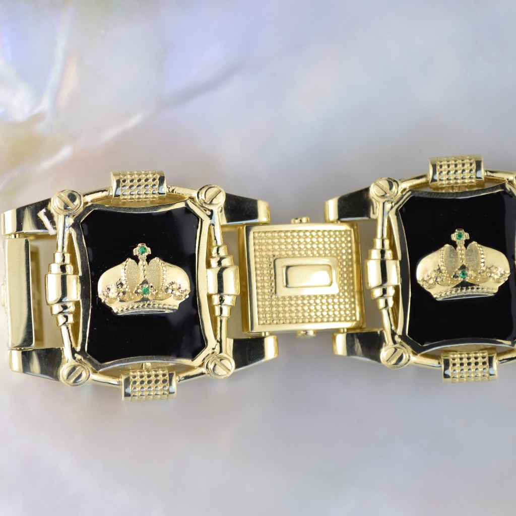 Мужской авторский браслет из жёлтого золота с эмалью, инициалами и изумрудами (цена за грамм)