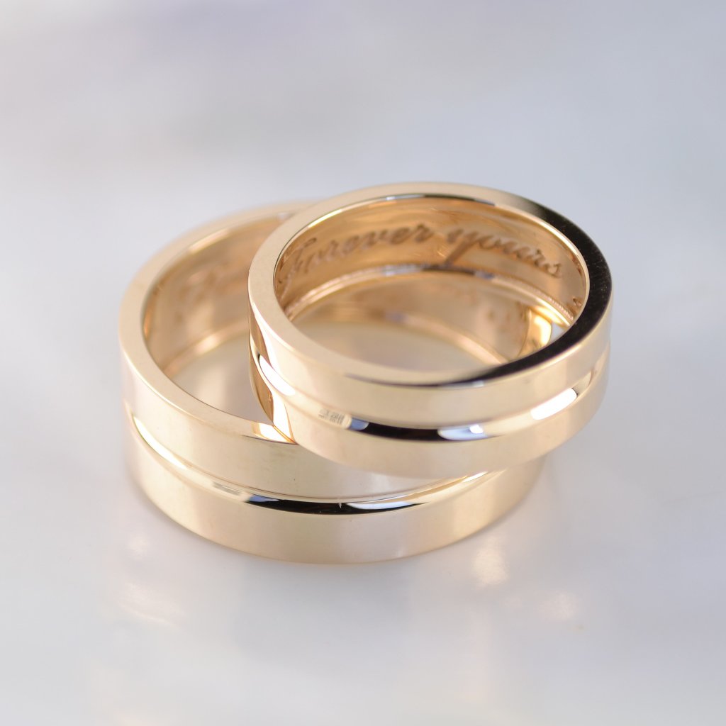 Широкие обручальные кольца из красного золота с гравировкой Forever yours (Вес пары 12 гр.)