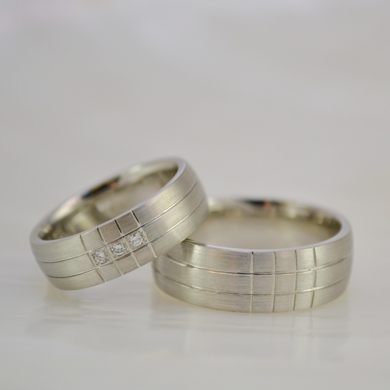 Обручальные кольца из платины на заказ с бриллиантами (Вес пары: 25 гр.)