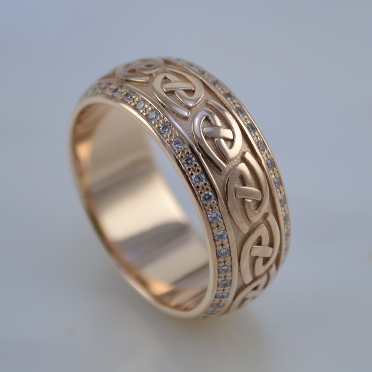 Кольцо с кельтским узором по диаметру и бриллиантами (Вес: 8,4 гр.)