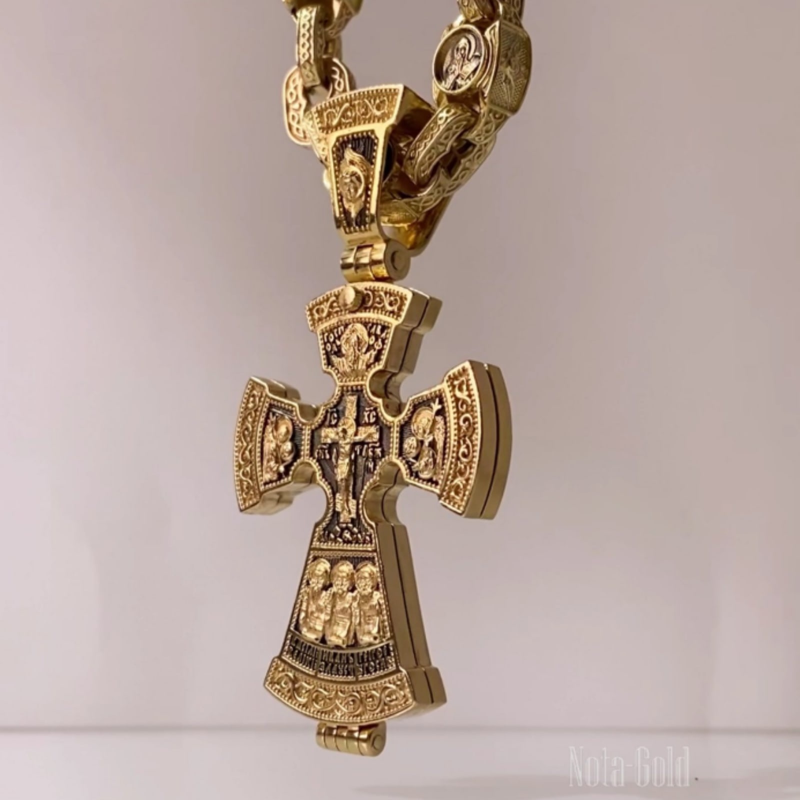 Нательный открывающийся крест в византийском стиле с ликами святых из желтого золота