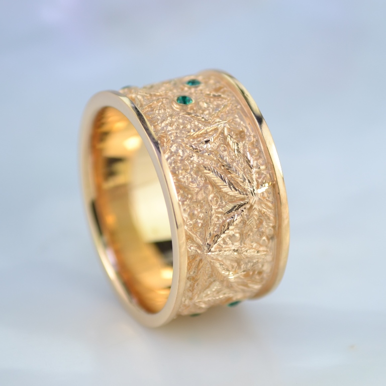 Широкое кольцо с необычной фактурой и цветными камнями (Вес: 10 гр.)