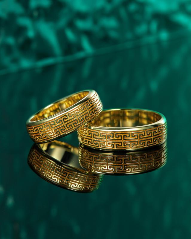 Золотые обручальные кольца с узором