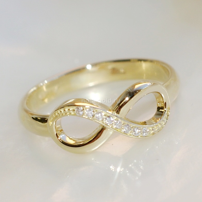Ювелирная мастерская Nota-Gold изготовила на заказ женское желтое золотое кольцо Бесконечность с бриллиантами