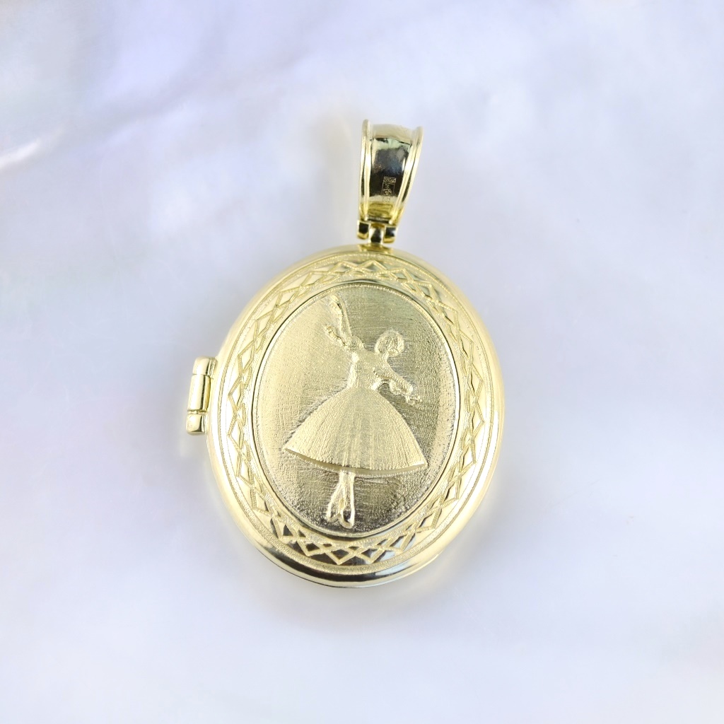 Золотой медальон под фото Балерина с инициалами из жёлтого золота (Вес: 20 гр.)