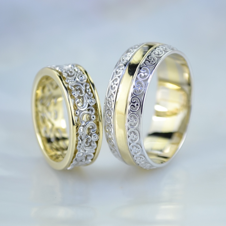 Авторские обручальные кольца с узорами из жёлтого и белого золота (Вес пары: 13 гр.)