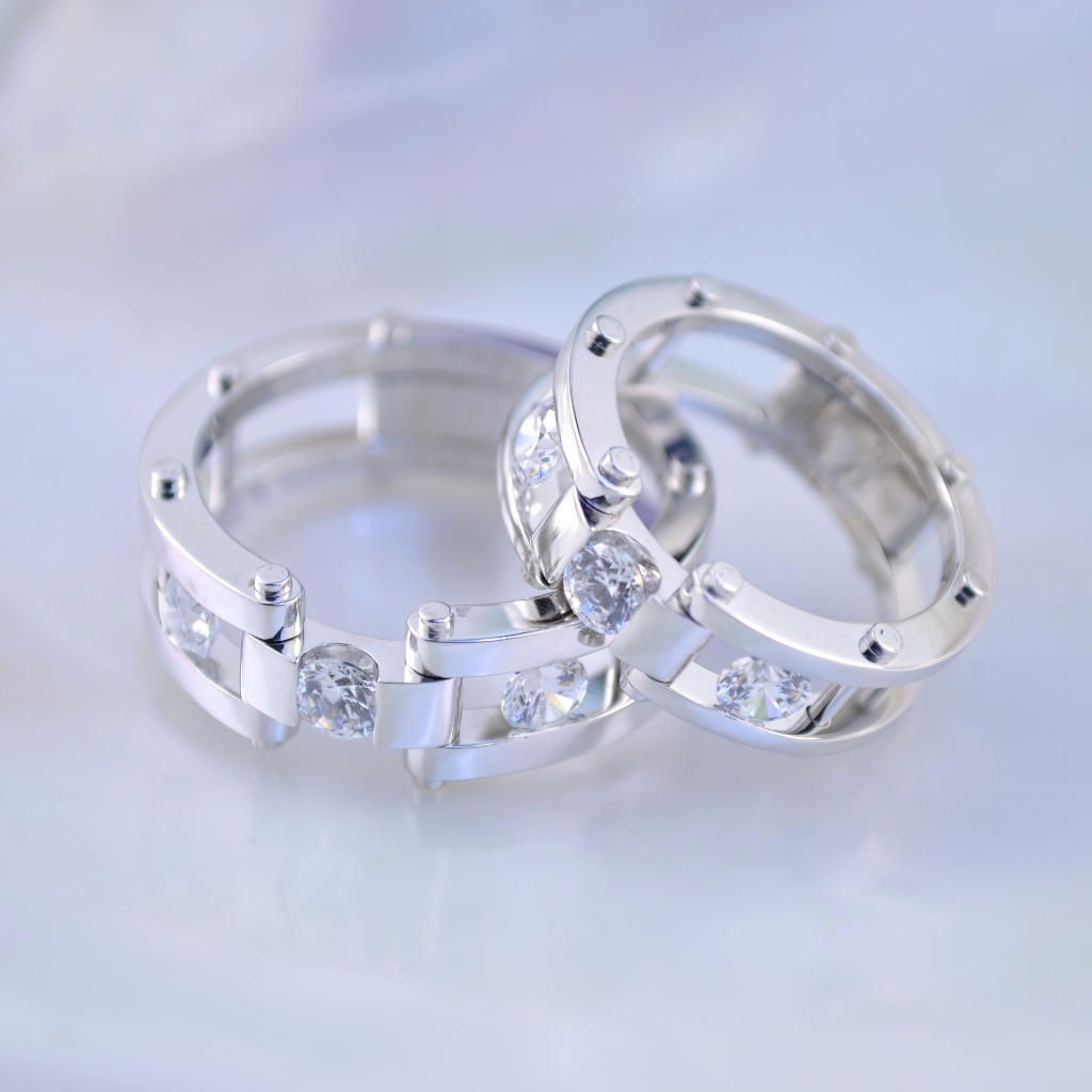 Обручальные кольца браслетного типа на штифтах из белого золота с крупными бриллиантами (Вес пары: 17 гр.)