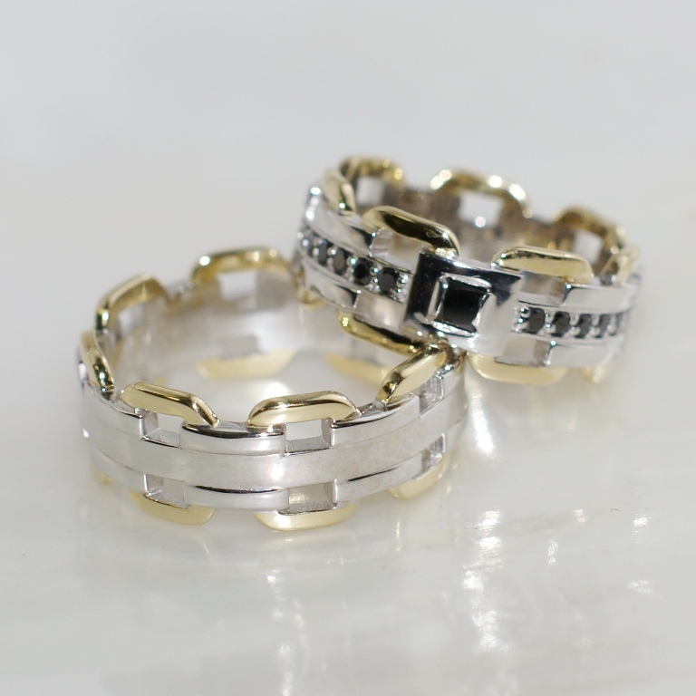 Ювелирная мастерская Nota-Gold изготовила на заказ двухцветные золотые обручальные кольца в виде звеньев браслета