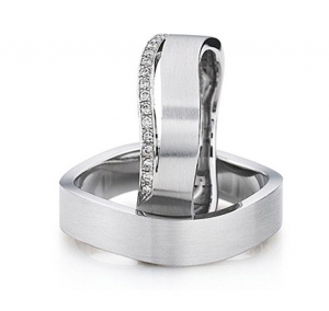 Обручальные кольца с узором и бриллиантами на заказ (Вес пары: 14 гр.)