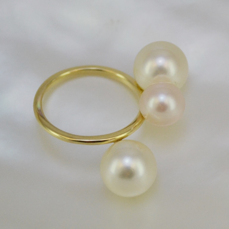 Женское кольцо с жемчугом из золота на заказ (Вес: 3 гр.)