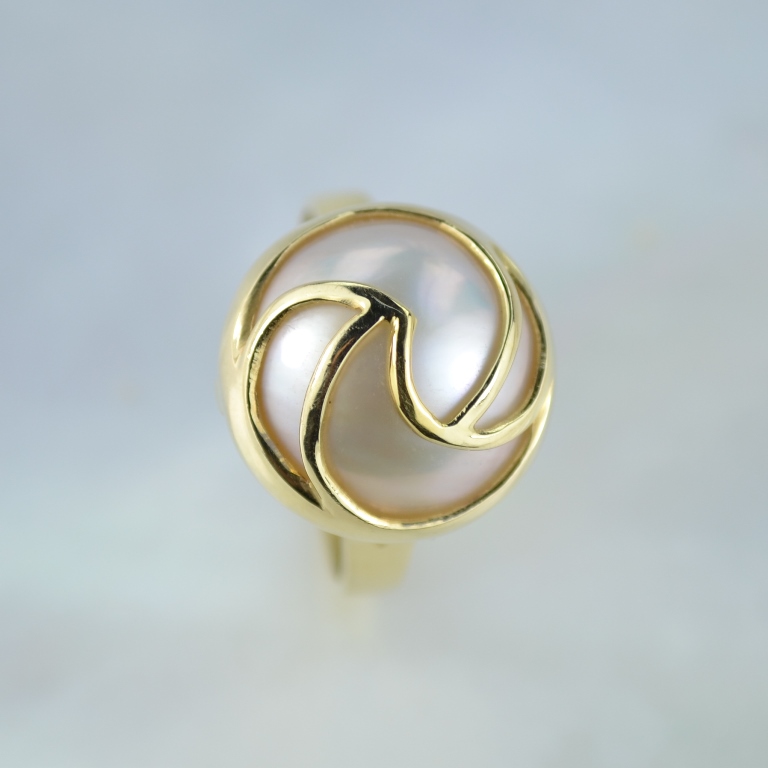 Кольцо с жемчугом из жёлтого золота (Вес: 4 гр.)
