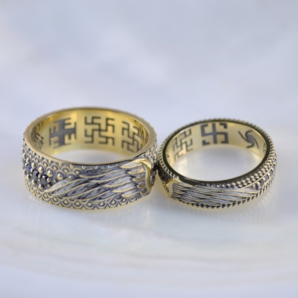 Обручальные кольца из жёлтого золота с чернением, бриллиантами, крыльями и славянскими символами (Вес пары 15 гр.)