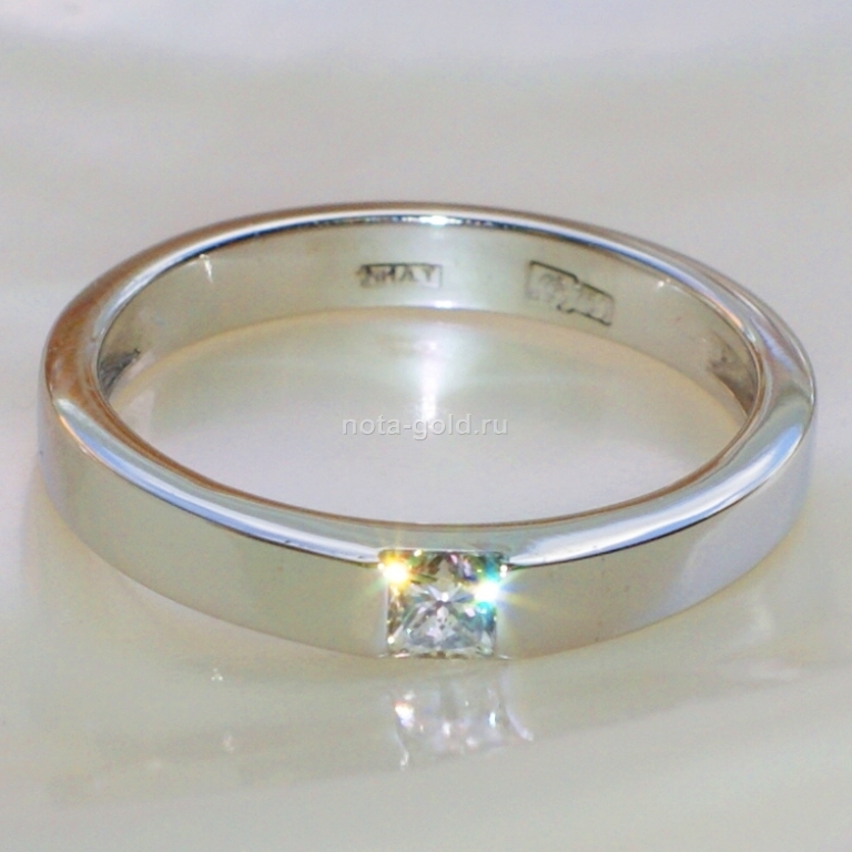 Ювелирная мастерская Nota-Gold изготавливает помолвочные кольца на заказ.