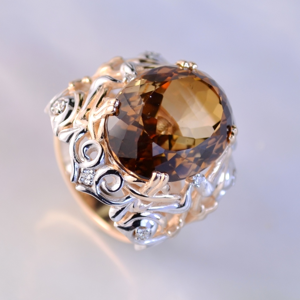 Эксклюзивное женское золотое кольцо с крупным топазом, узором и бриллиантами (Вес: 15 гр.)